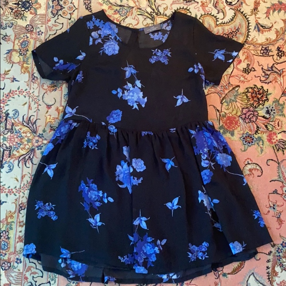 Baby Doll Dress with Short Sleeves - Blue Flowers